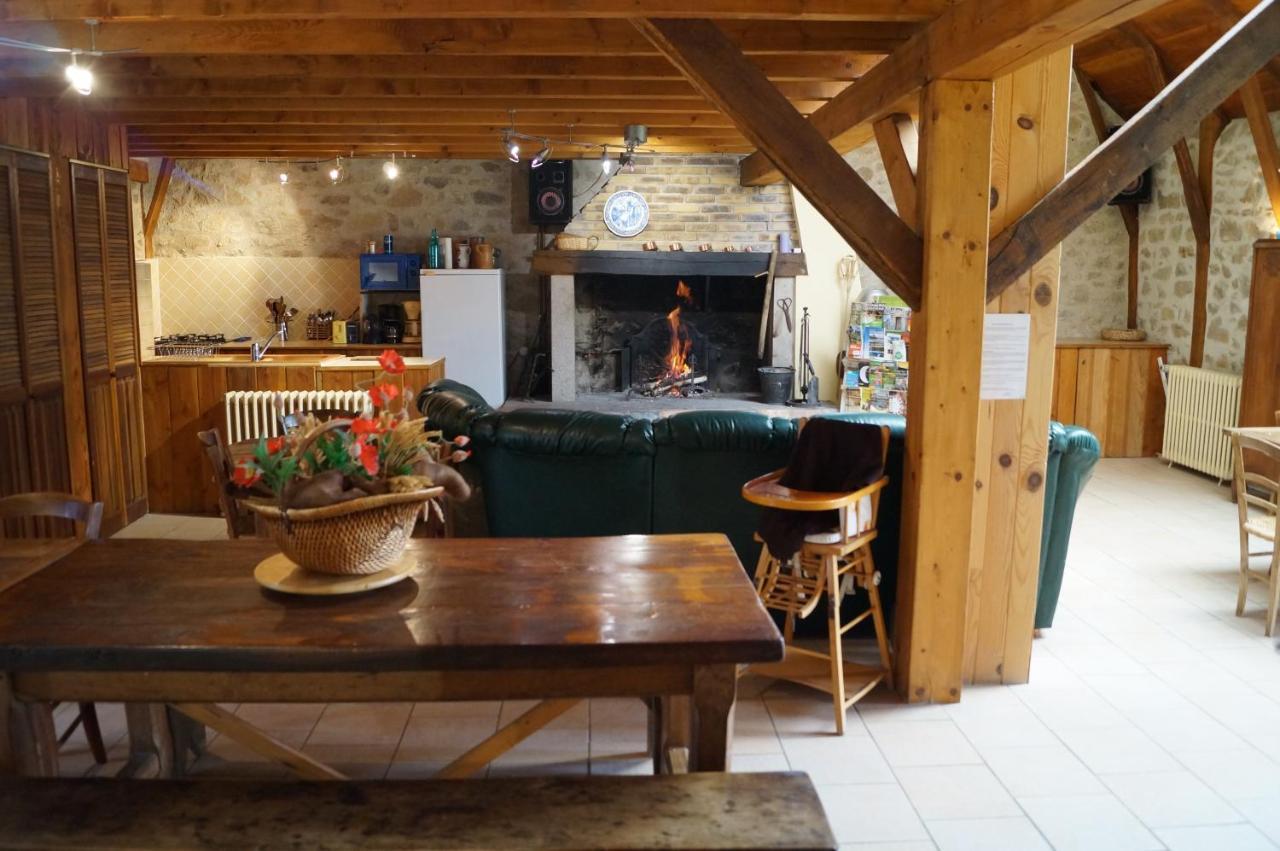 Gite De 15 Places En Chambre De 2, 4, 5 Personnes Saint-Exupéry-les-Roches Exteriér fotografie