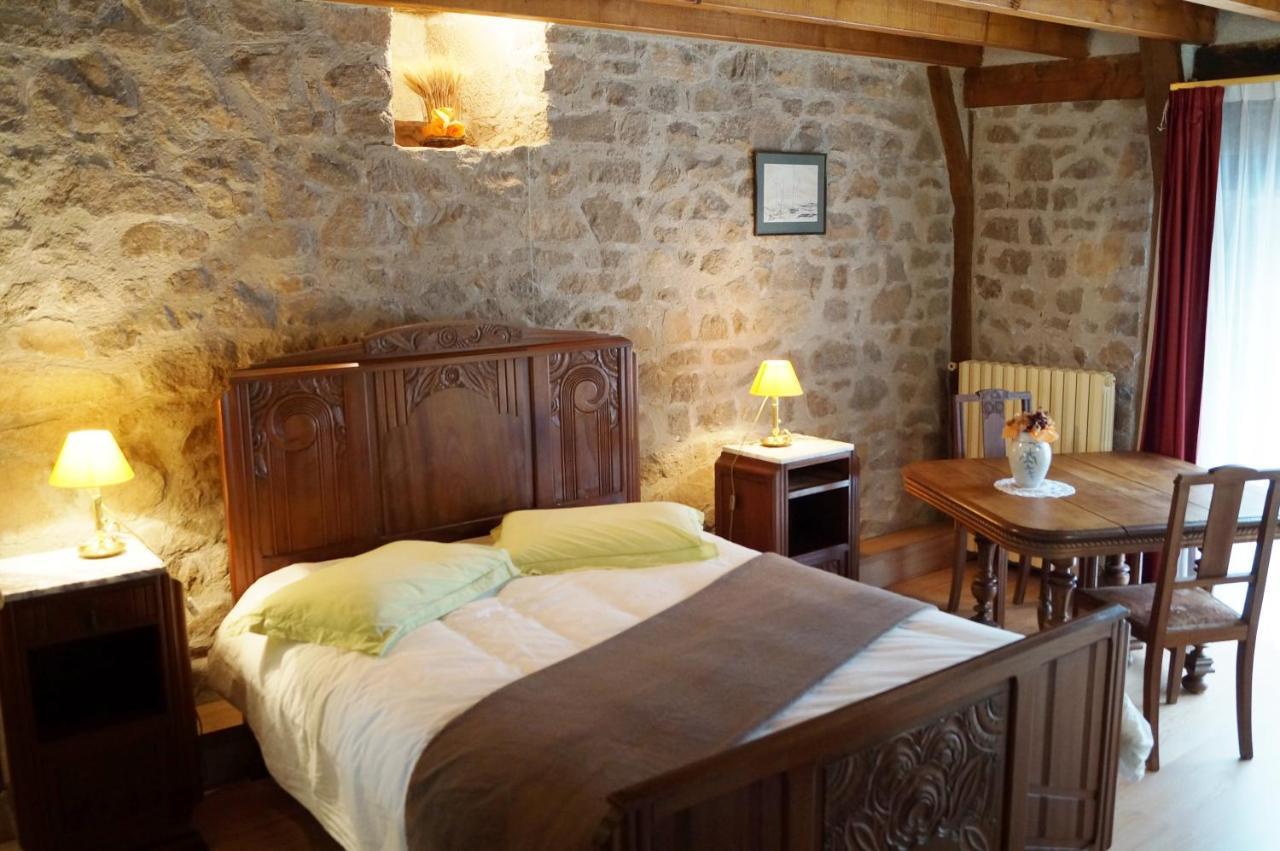 Gite De 15 Places En Chambre De 2, 4, 5 Personnes Saint-Exupéry-les-Roches Exteriér fotografie